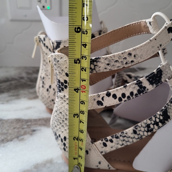COPY - Torrid sandals - Picture 3 of 4